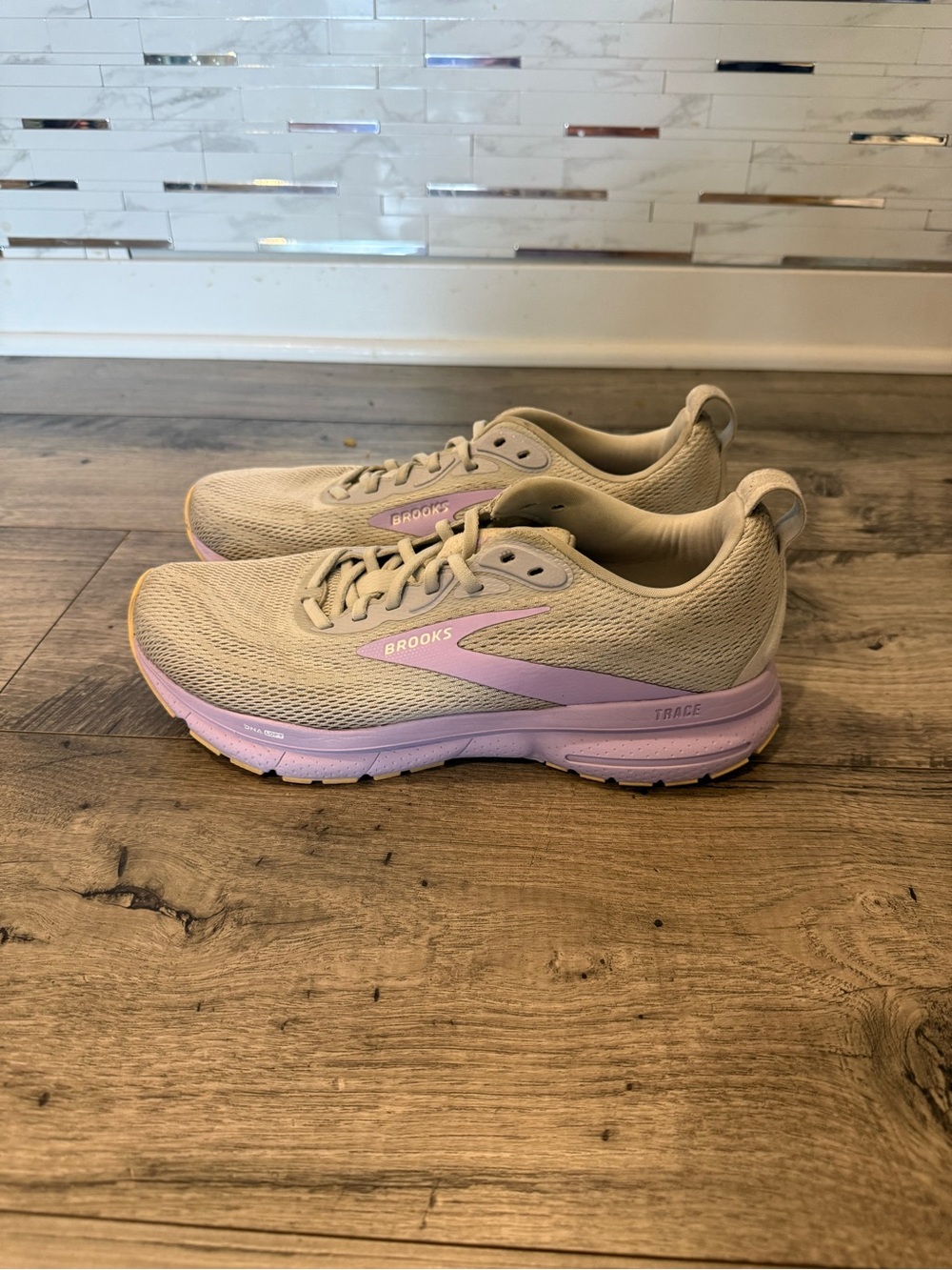 Brooks Trace Women's Sneakers in Beige and Lavender